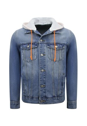 Jeansjack met een lichtblauwe wassing, twee borstzakken, zilveren knopen en een verstelbare witte capuchon met oranje trekkoorden.