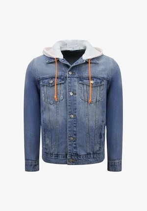 Jeansjack met een lichtblauwe wassing, twee borstzakken, zilveren knopen en een verstelbare witte capuchon met oranje trekkoorden.