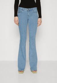 ONLY Tall - ONLHELLA LOW RETRO FLARED - Bootcut jeans - light blue denim Thumbnail Image 1