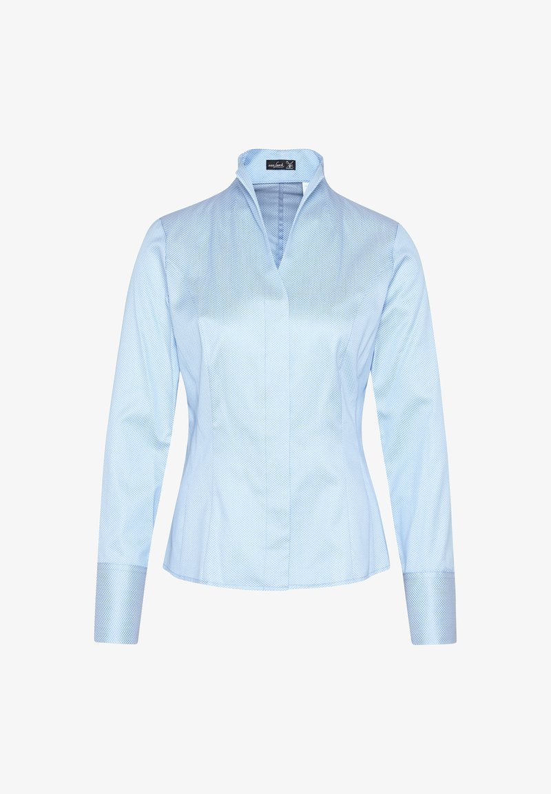 Blouse ajustée pour femme bleu clair, à manches longues, col montant et motif discret en losange sur les poignets et les épaules.