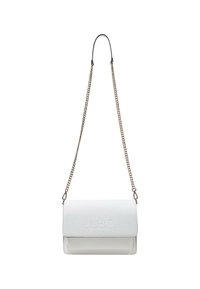 Borsa a spalla bianca in pelle sintetica con superficie testurizzata, tracolla in catena dorata, chiusura a patta magnetica e dettaglio logo impresso.