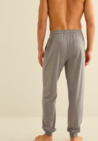 Next 2-PACK CUFFED PYJAMA BOTTOMS REGULAR FIT - Pizsama alsók - black grey