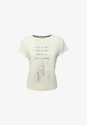 T-shirt color crema con vestibilità comoda, caratterizzato da una stampa di testo nera: "L'AMORE È GIOIA," "L'AMORE È NUOVO," e "L'AMORE È TUTTO."