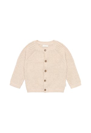 Beige gebreid babyvestje met een gestructureerd patroon, lange mouwen, ronde hals en vijf bruine knopen aan de voorkant.