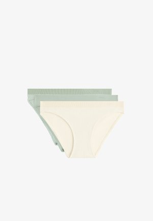 Drei Unterhosen im Bikini-Stil aus geripptem Stoff in Creme und zwei zurückhaltenden Grüntönen, gestapelt vor weißem Hintergrund.