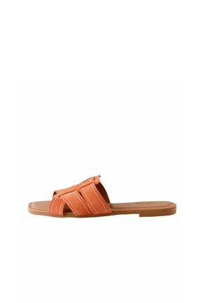 STANDARD FOREVER COMFORT STITCHED - Tagant lahtised kingad - orange suede