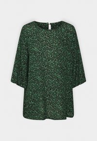 Blusa verde com padrão floral, confeccionada em tecido leve e transparente. Apresenta um decote redondo e mangas largas, com uma abertura em forma de lágrima nas costas.