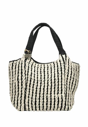 Bolso tote tejido a mano con rayas en blanco y negro, con asas negras anchas y un pequeño colgante con forma de elefante unido cerca del asa.