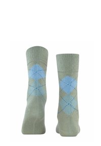 Calzini di cotone verde chiaro con motivo argyle in blu e azzurro, dotati di polsini a costine e una texture liscia.