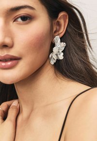 Next FLOWER STATEMENT STUD  - Pendientes - silver tone