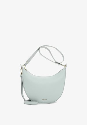 Lichtblauwe leren schoudertas met een afgeronde vorm, voorzien van een afneembare riem en gouden accenten. Soepele textuur met subtiel korrelig oppervlak.