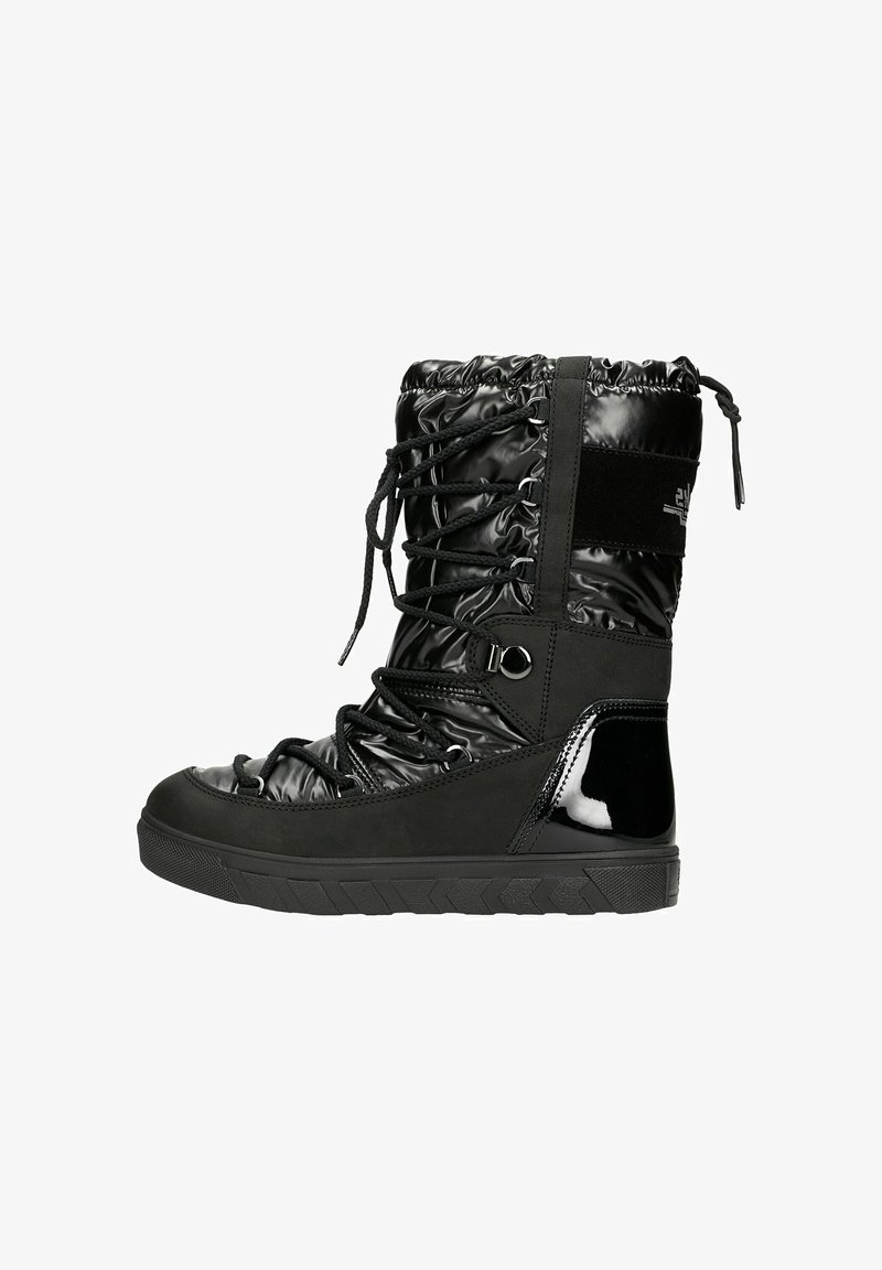 Bottes d'hiver noires avec un dessus en nylon rembourré et brillant, un laçage à l'avant et une semelle en caoutchouc texturé, offrant une forme solide et un bon soutien.
