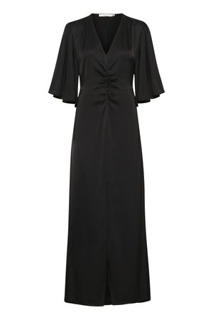 Rochie din satin negru cu decolteu în V, mâneci scurte tip fluture, detalii plisate la talie și fante în față pentru ușurința mișcării.