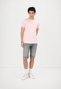 Tommy Jeans SLIM TEE - T-shirt - bas - precious pink