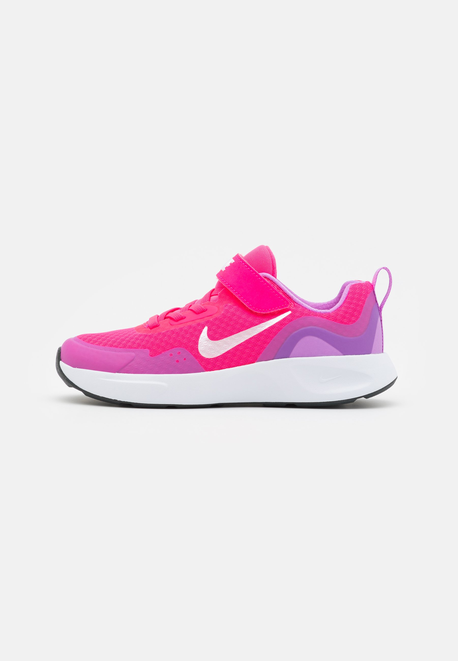 junior pink nike trainers