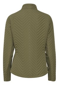 Veste matelassée vert olive avec col montant et motif en chevrons. Manches longues et design épuré, ajusté, sans poches.