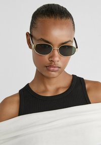 Stradivarius WITH TEMPLES - Aurinkolasit - black