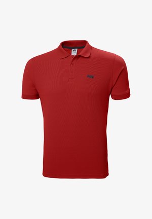 Polo rosso realizzato in tessuto testurizzato, con colletto classico, tre bottoni e un piccolo logo blu navy sul lato sinistro del petto.