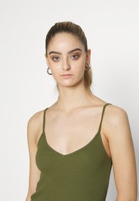 KnowledgeCotton Apparel CANNA STRAP DRESS - Vestido direito - burned olive