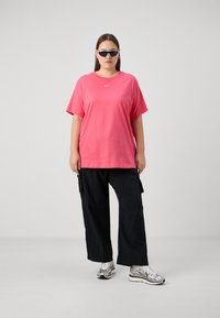 Nike Sportswear TEE - Jednoduché tričko - pink/white