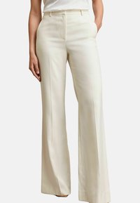 Reiss PETITE FIT - MILLIE WIDE-TAILORED  - Nadrágok - cream