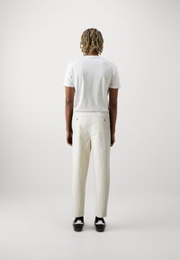 Selected Homme CROP ADAM PLEAT - Hlače - fog