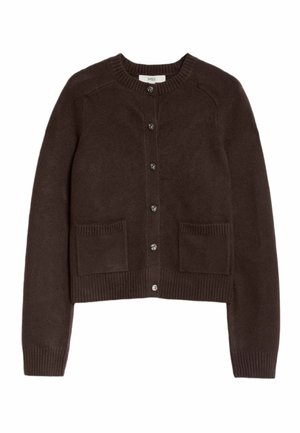 Cardigan marrone scuro con scollatura rotonda, bottoni sul davanti, polsini a costine e due tasche frontali. Materiale a maglia morbido.