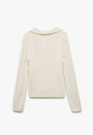 Suéter de punto en color crema con un patrón de trenzas, cuello y puños de canalé. Presenta una superficie texturizada y una cintura ajustada. Ideal para superponer.