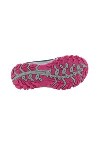 Suela de zapato con una combinación de colores rosa y gris, texturizada para proporcionar tracción, con un patrón de banda de rodadura multidireccional y detalle del logo.
