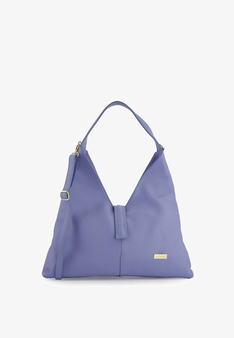 Sac hobo en cuir violet de forme triangulaire, avec une anse plate, une fermeture magnétique et un accent logo de couleur dorée.