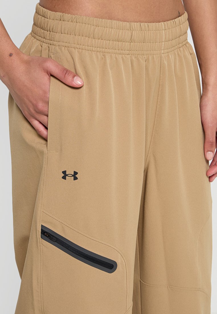 UNSTOPPABLE RELAXED FIT