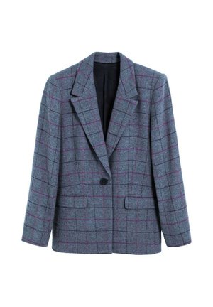 Blazer de cuadros gris con solapa de muesca, cierre de un solo botón, dos bolsillos frontales y sutiles líneas de acento morado a lo largo.