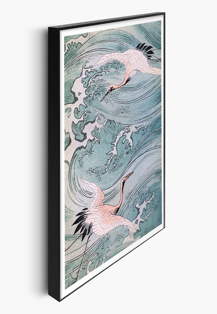 Gerahmtes Kunstwerk mit zwei Kranichen im Flug über stilisierten türkisfarbenen Wellen, mit rosa und schwarzen Akzenten in einer harmonischen Farbpalette.