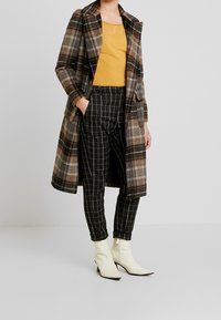 Vero Moda Petite Stickad tröja - yellow