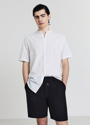 BERMUDA CENTRALE  - Shorts - nero ultrablack