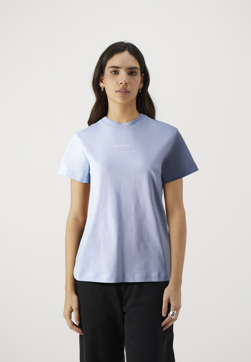 Calvin Klein MULTI LOGO REGULAR T-SHIRT - Basic póló - dream blue