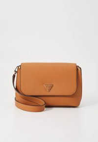 Oranž nahast ristkotti tumeda tekstuuriga viimistlusega, klapiga kinnitusega, metallist logoga kolmnurk ja reguleeritav rihm.