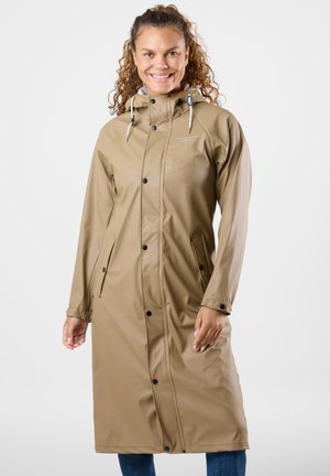 Imperméable beige avec capuche, doté de boutons-pression, de poches latérales et d'une coupe droite. Texture lisse et manches longues.