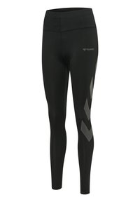 Sorte atletiske leggings i fuld længde med høj talje og gråt chevronmønster på højre lår, mærket med en lille logo nær hoften.