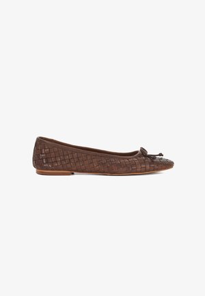 Brown woven leather ballet flat with a rounded toe and small bow accent. Flexible sole with a smooth texture, suitable for casual wear.