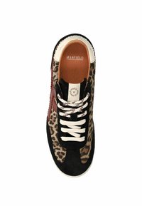 Schoenen met panterprint en zwarte suède accenten, witte veters en een bruine binnenkant. Heeft het merkje op de binnenzool en een rubberen zool.