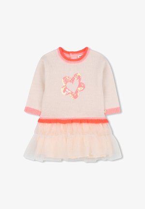 Dzianinowa sukienka w jasnoróżowym kolorze z cekinowym wzorem kwiatu. Posiada jasnoróżowy prążkowany kołnierz oraz warstwową spódnicę z tiulu w jasnym brzoskwiniowym odcieniu.