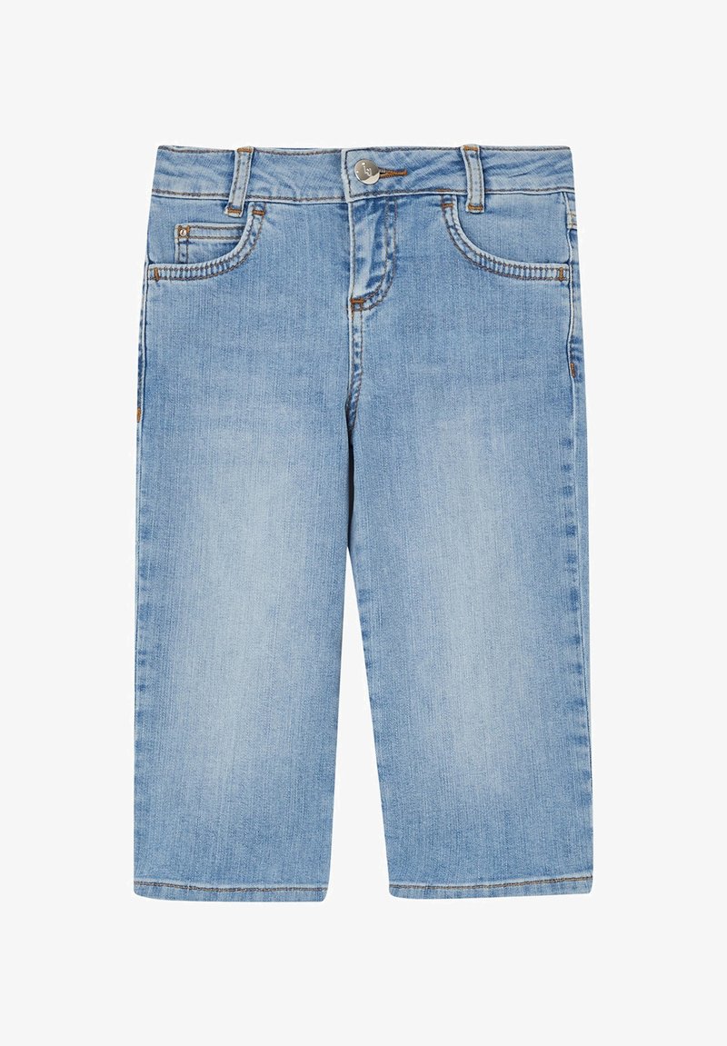 Shorts in denim azzurro con taglio dritto, cinque tasche, chiusura con bottone e cuciture a contrasto. Texture liscia con design classico.