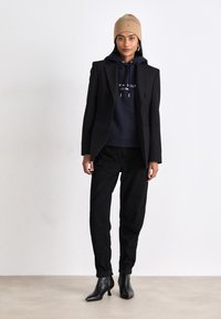 Tommy Hilfiger ESSENTIAL FLAG  - Pipo - camel