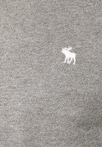 Abercrombie & Fitch Sweter