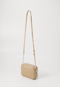 Calvin Klein MINI LINE CAMERA BAG - Sac bandoulière - amphora