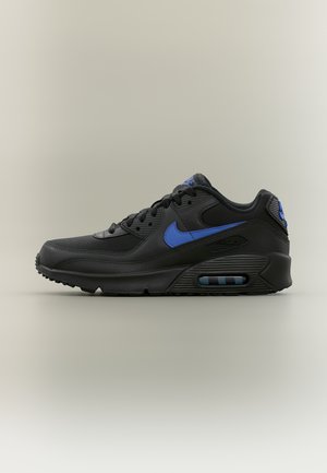 Scarpa da ginnastica Nike Air Max nera con logo swoosh blu e ammortizzazione ad aria visibile sulla suola, mostrata di profilo su uno sfondo semplice.