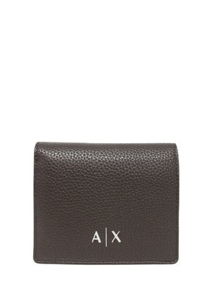 Portafoglio in pelle marrone con texture e design a pieghetta. Presenta un logo bianco prominente "A|X" sul davanti. Forma compatta e rettangolare.