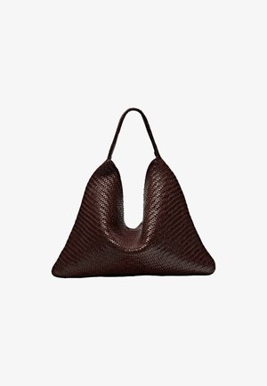 Tkaná taška tmavě hnědé barvy s výrazným U-čtvercovým otvorem a jedním uchem. Texturovaný povrch s hladkým finišem.