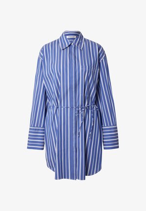 Blau-weiß gestreiftes Hemdkleid mit Kragen, Knopfleiste, einer Brusttasche und gebundenem Taillenband. Lange Ärmel mit Manschettendetails.